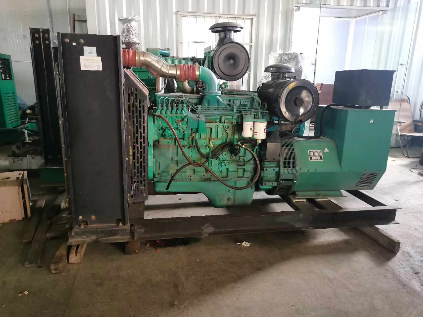 兴宁发电机租赁如何确定电缆的承载电流是否在安全范围内？