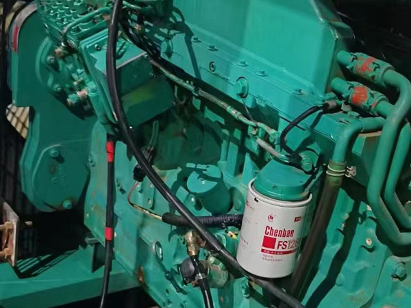 兴宁如何确定新的发电机组控制系统是否与原系统兼容？